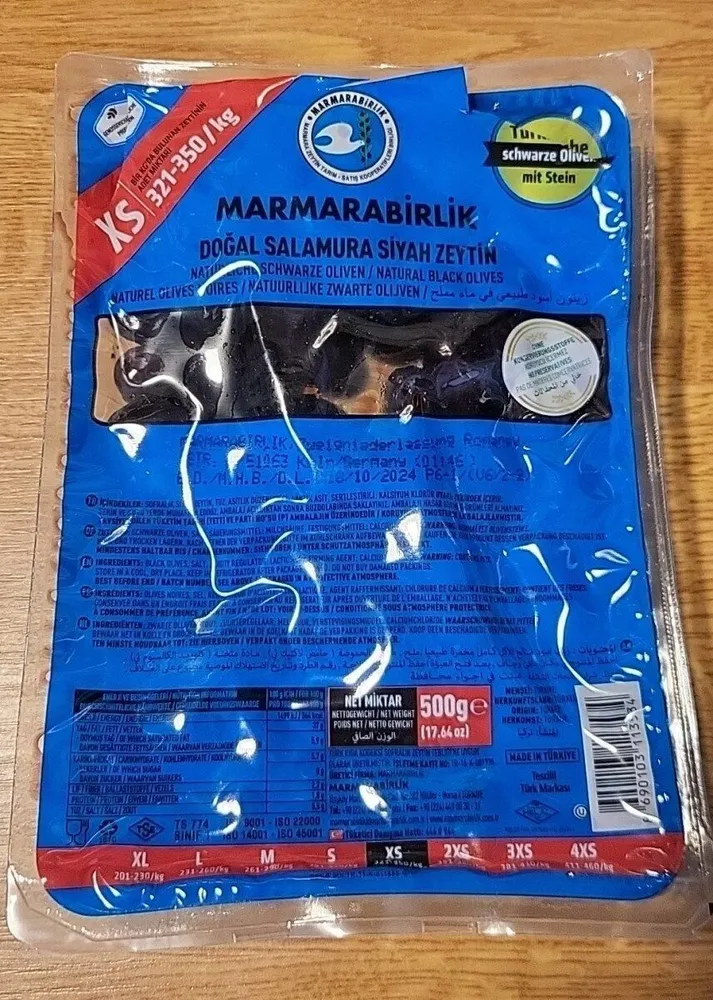 Natürliche schwarze Oliven