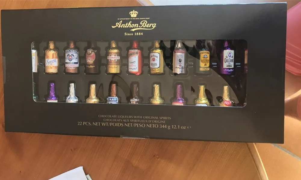 Chocolat liqueurs with original spirits