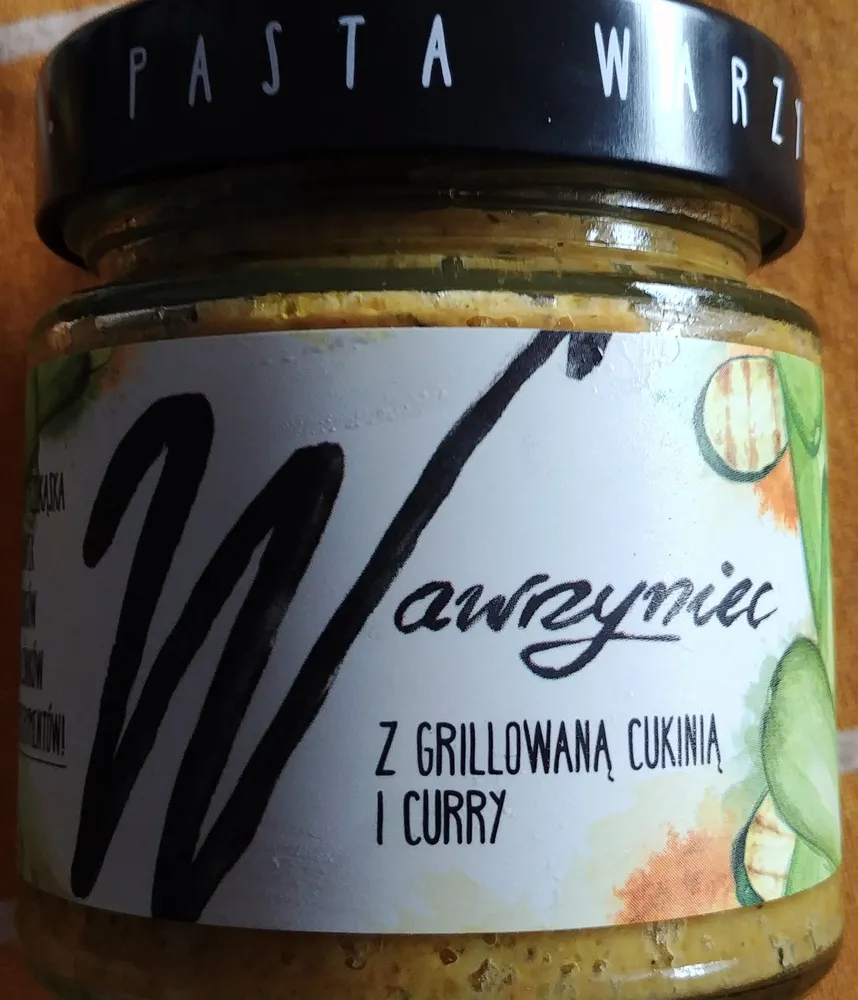 Z grillowaną cukinią i curry