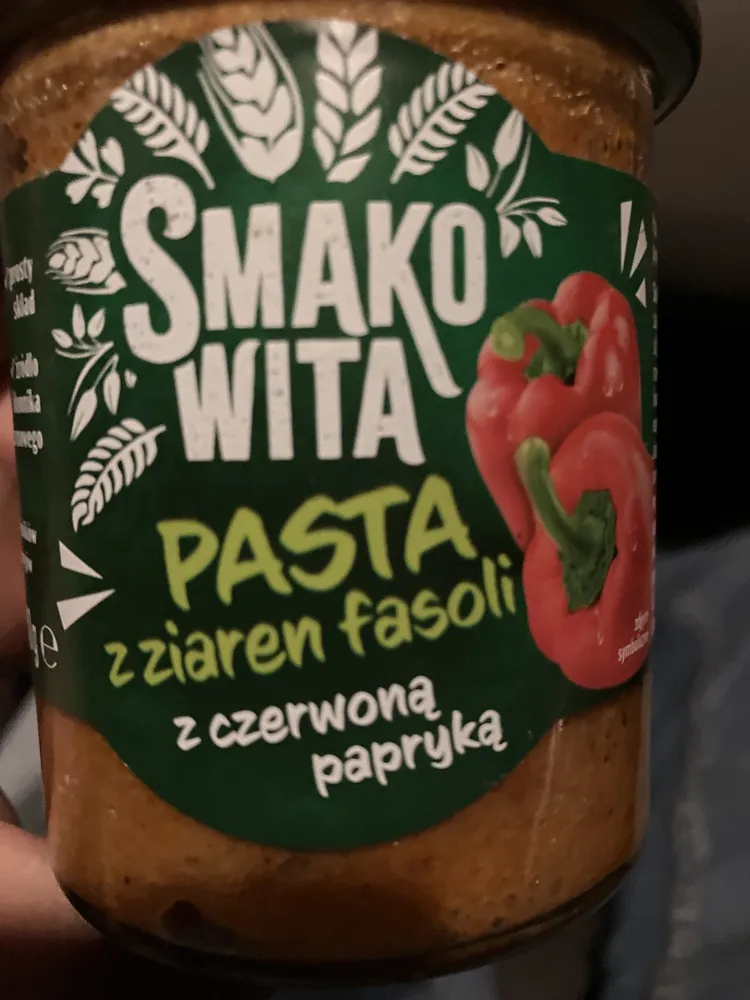 Pasta z ziaren fasoli z czerwoną papryką