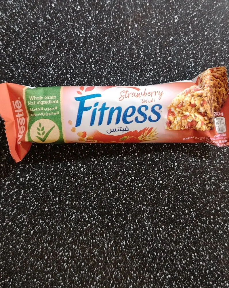 Fitness strawebrry breakfast cereal bar