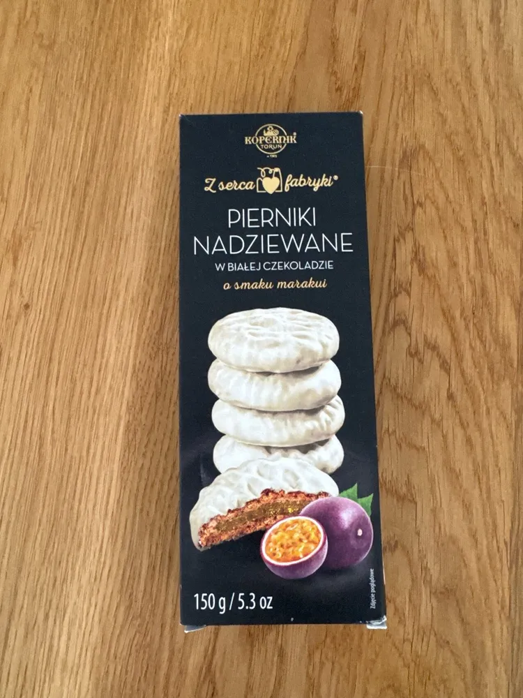 Pierniki nadziewane w białej czekoladzie o smaku marakui