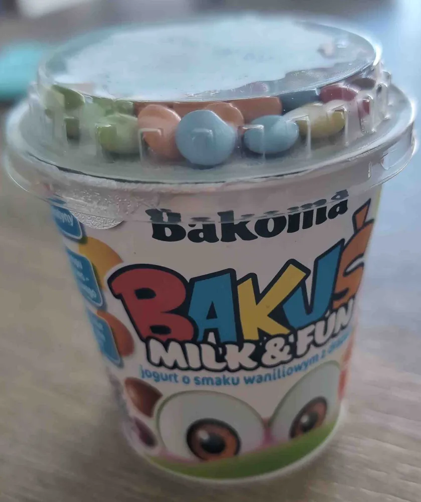 Bakuś jogurt o smaku waniliowym z drażami