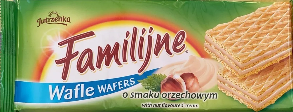 Wafle wafers with nut flavored cream