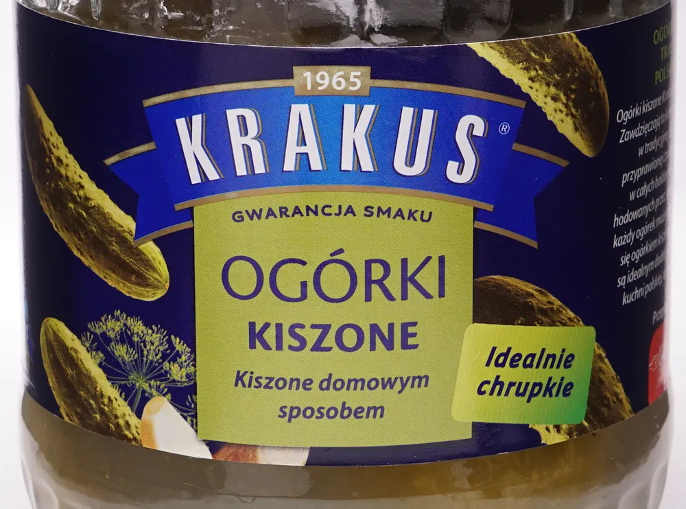 Salzdillgurken im Aufguss