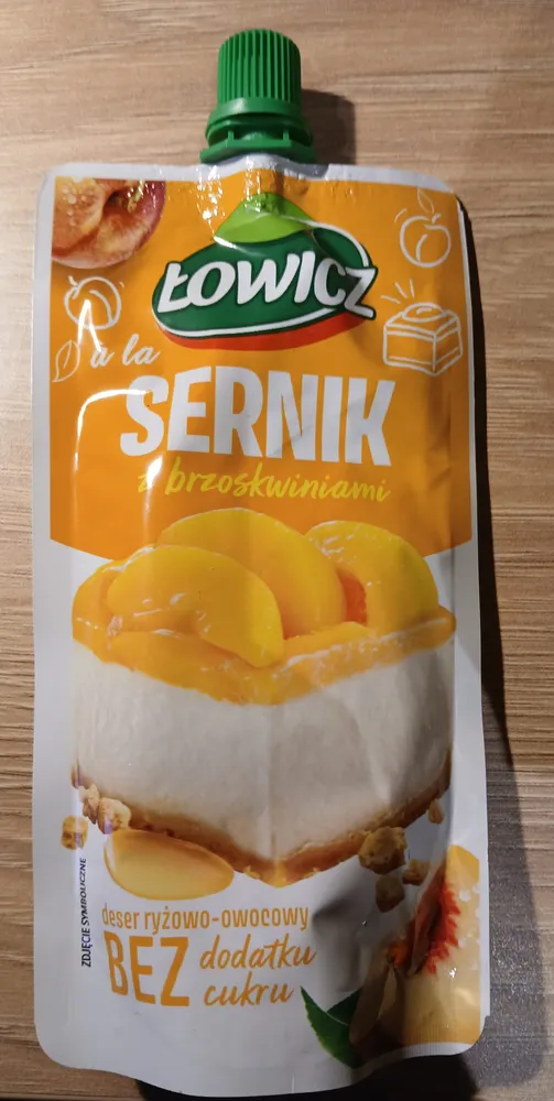 Sernik z brzoskwiniami