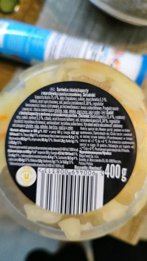 Surówka z białej kapusty z marchewką i pastą czosnkową