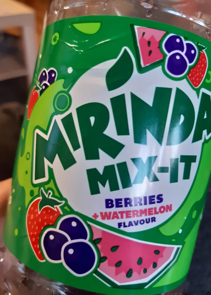 Mirinda MIX-IT Berries+Watermelon flavour