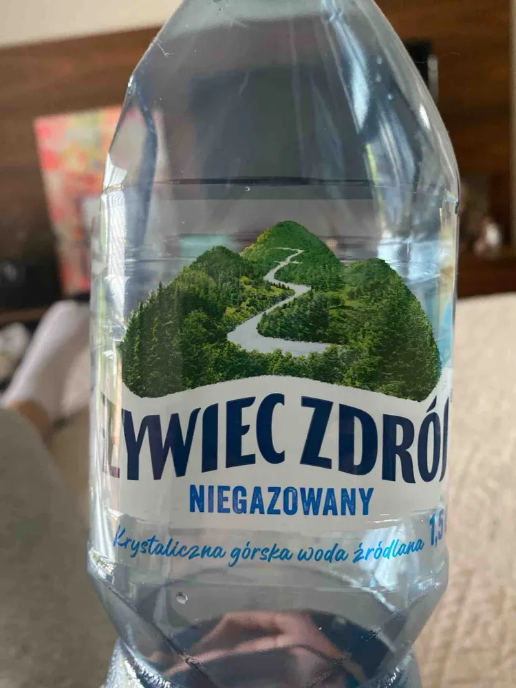 Niegazowany