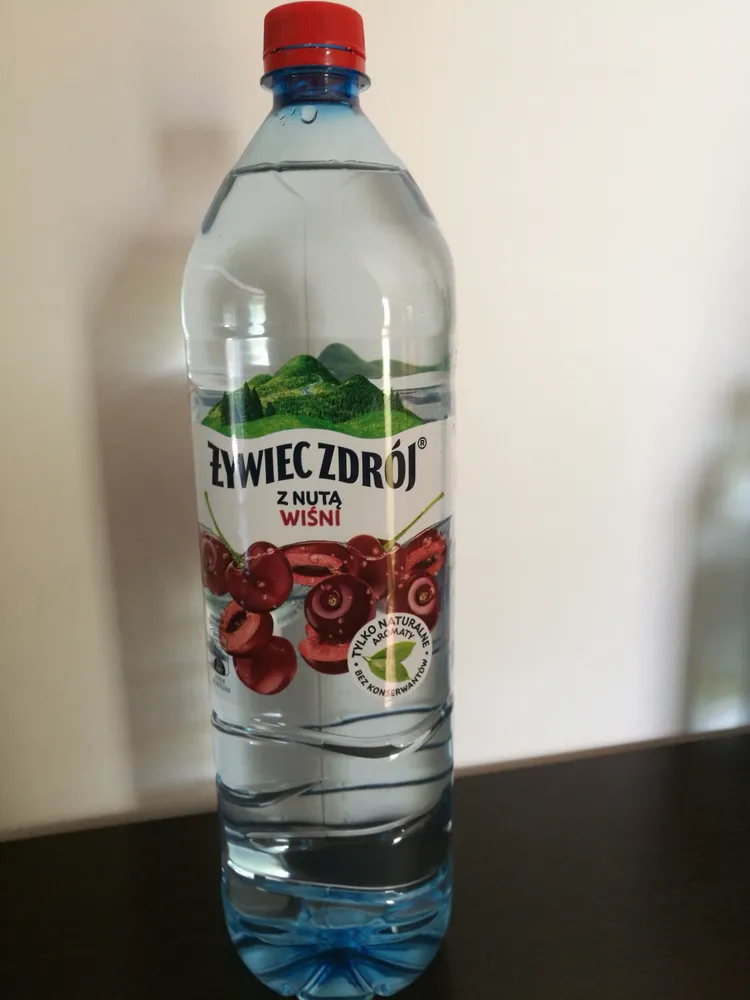 Żywiec Zdrój z Nutą. Napój niegazowany o smaku wiśniowym
