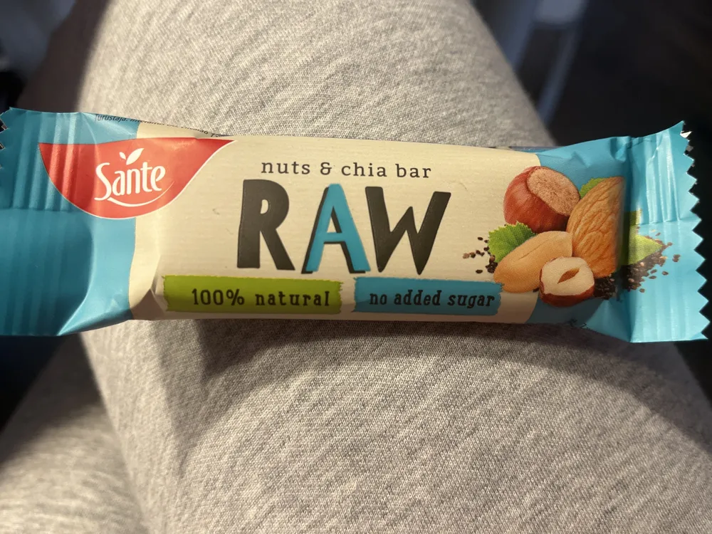 Nuts and chia bar