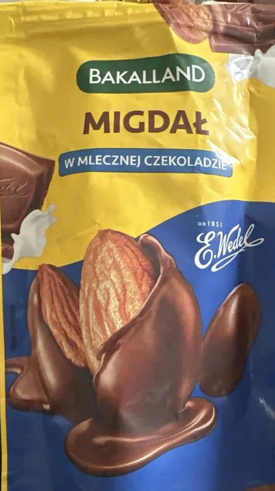 migdał w mlecznej czekoladzie
