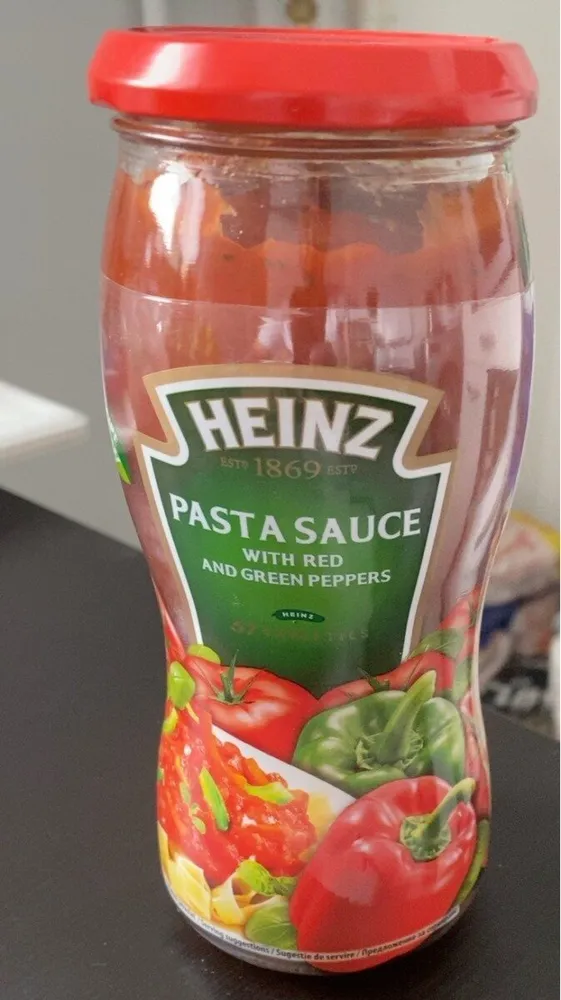 Pasta sauce whith red and green peppers