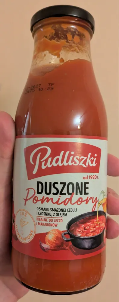 Duszone pomidory o smaku smażonej cebuli i czosnku, z olejem