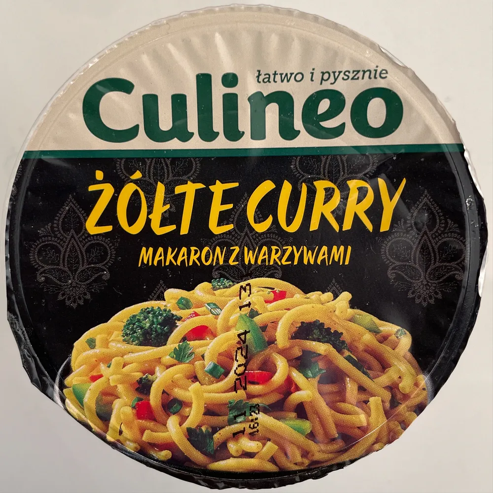 Żółte curry makaron z warzywami