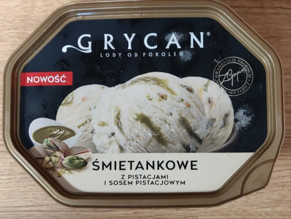 Lody śmietankowe z pistacjami i sosem pistacjowym