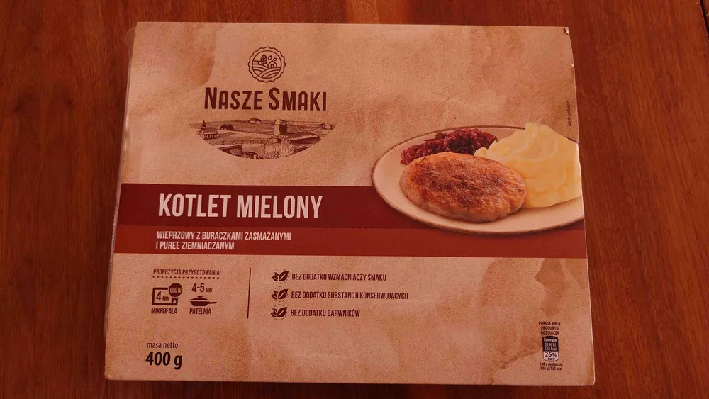 Kotlet mielony z puree i buraczkami