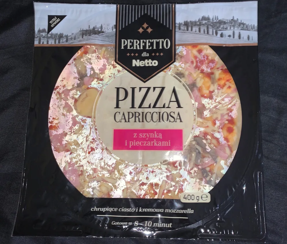 Pizza capricciosa z szynką i pieczarkami