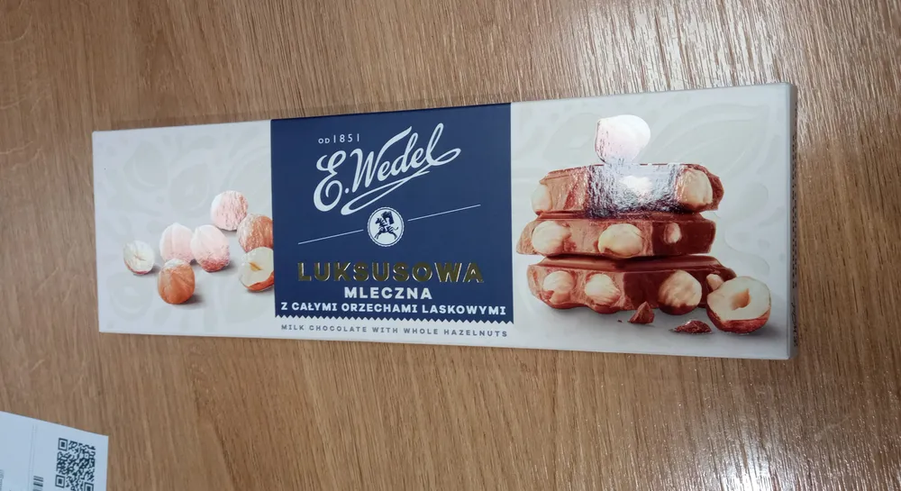 Luksusowa Mleczna z całymi orzechami laskowymi