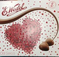 Milk chocolates with dual layer caramel