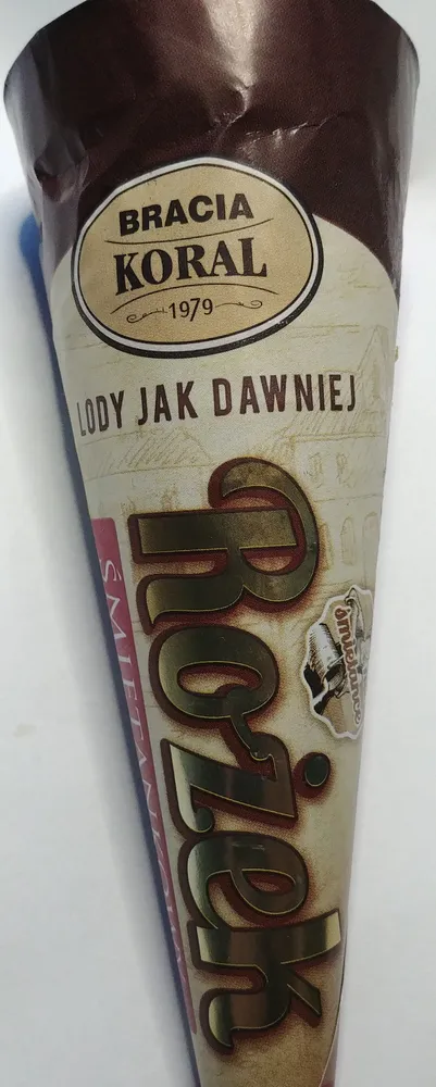 Rożek śmietankowy z wiśniami i sosem wiśniowym