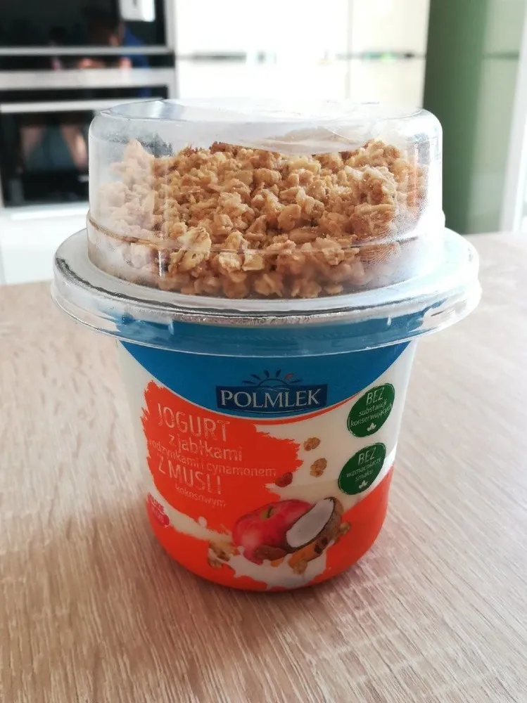 Yaourt à la pomme avec musli