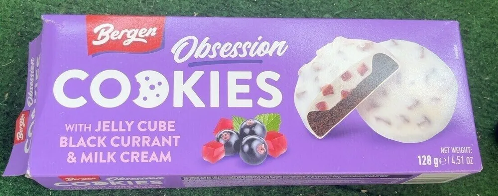 Cookies with jelly cube blackcurrant & milk cream