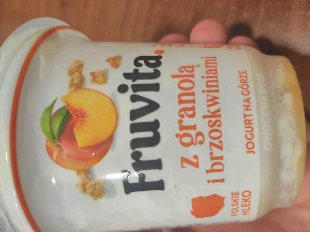 Fruvita z granola i brzoskwinia