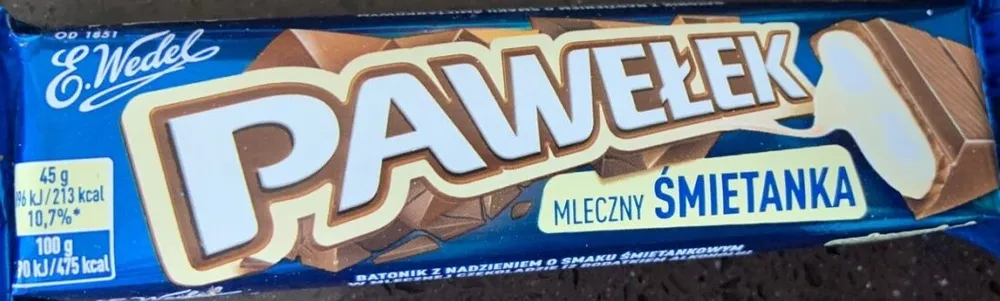Batonik z nadzieniem o smaku śmietankowym w mlecznej czekoladzie (z dodatkiem alkoholu).