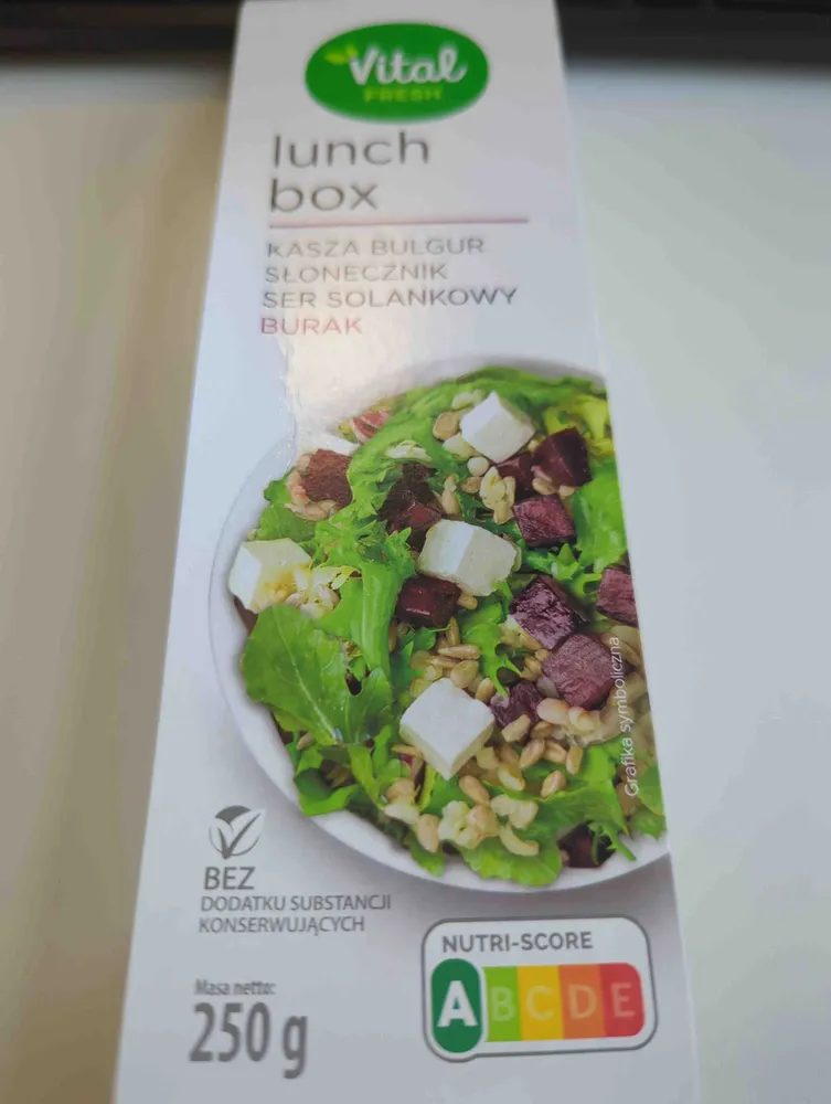 Lunch box: kasza bulgur, słonecznik, ser solankowy, burak