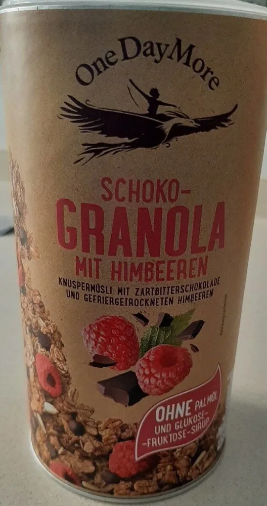 Schoko granola mit Himbeeren