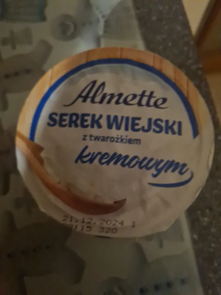 Serek wiejski z kremowym twarożkiem
