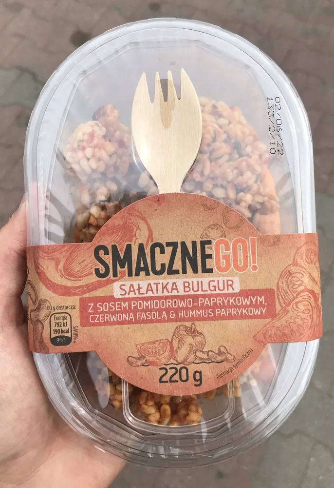 Sałatka bulgur z sosem pomidorowo-paprykowym