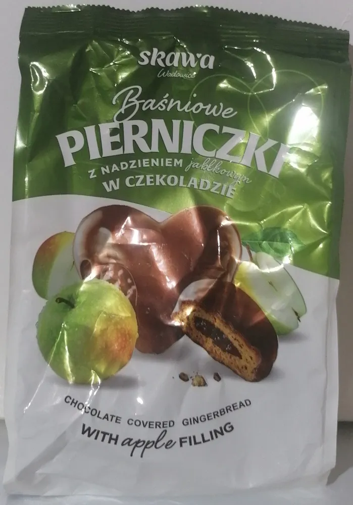 Chocholate covered gingerbread with apple filling