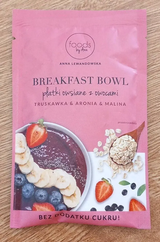 Misure of oat flames with Strawberry and chokeberry powder