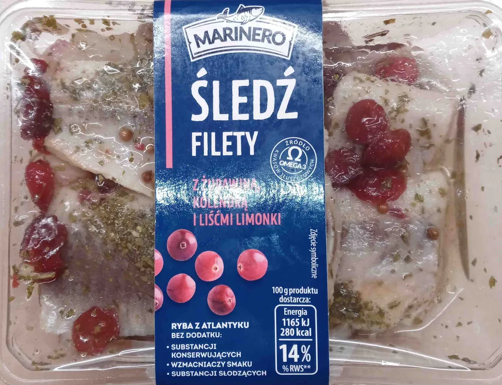 Śledź filety z żurawiną, kolendrą i liśćmi limonki