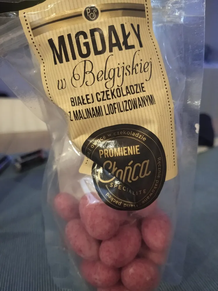 Migdały w belgijskiej białej czekoladzie z malinami liofilozowanymi