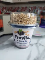 Jogurt Z Granola I Porzeczkami