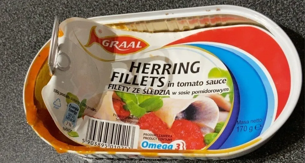 Herring fillets in tomato sauce