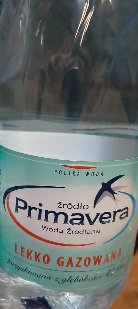 Woda źrodlana lekko gazowana