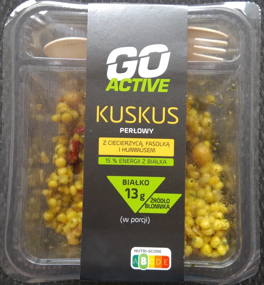 Kuskus perłowy z ciecierzycą, fasolką i hummusem