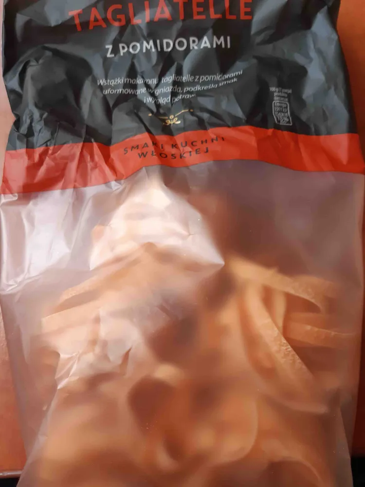 Tagliatelle z pomidorami