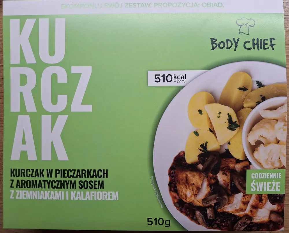Kurczak w pieczarkach z aromatycznym sosem z ziemniakami i kalafiorem