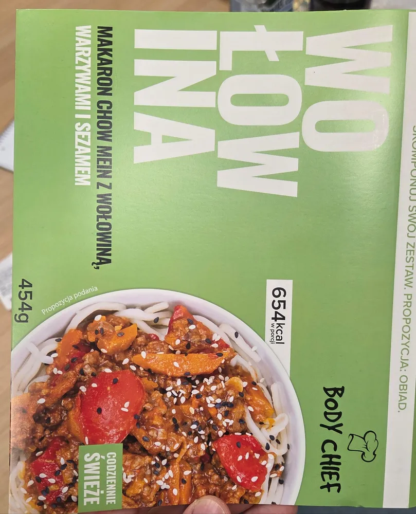Makaron Chow Main Z Wołowiną, Warzywami I Sezamem