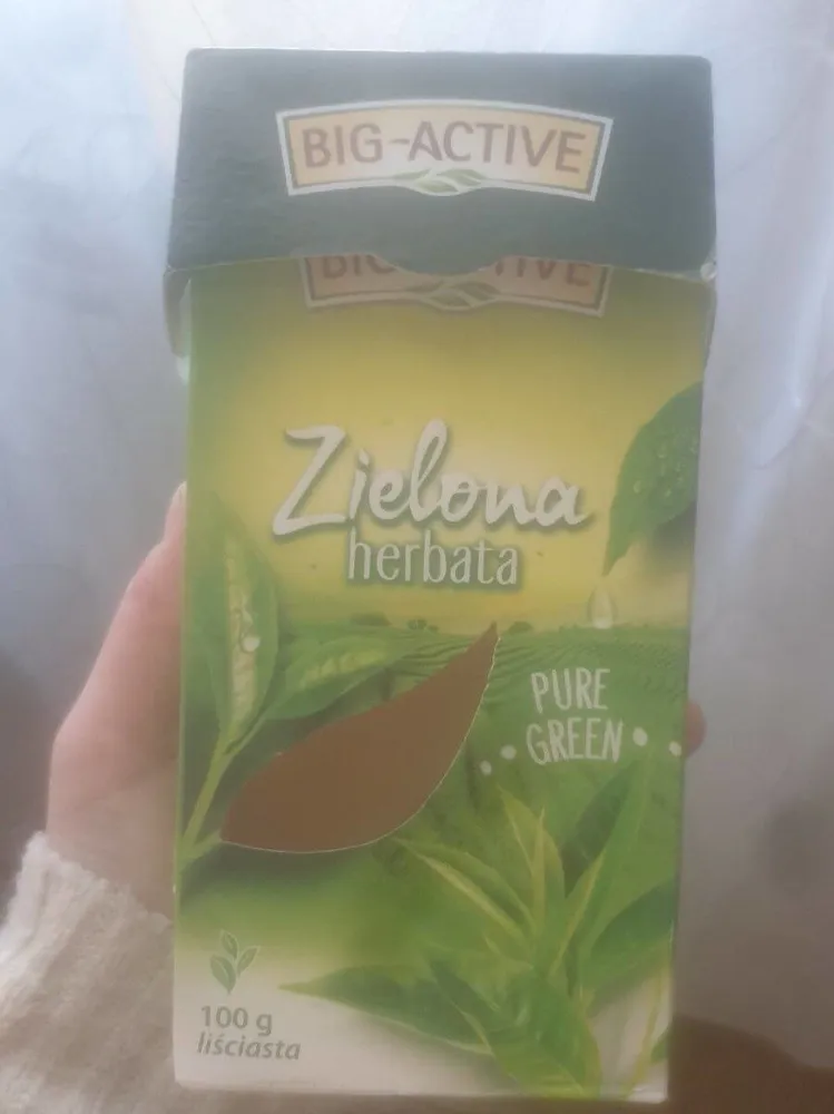 Te verde pure green in foglie