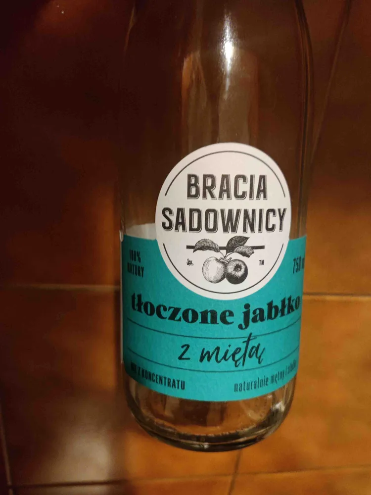 Tłoczone jabłko z miętą