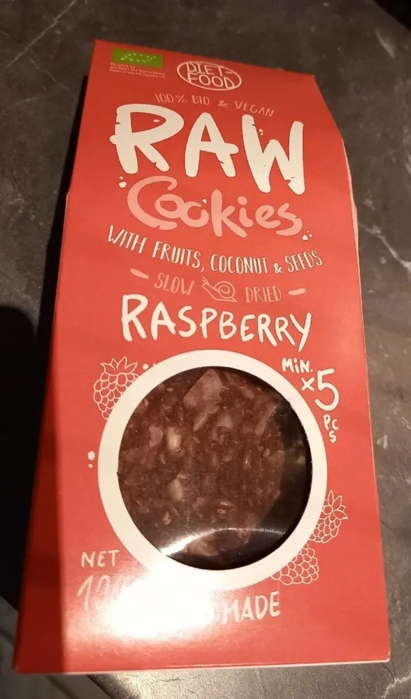 Raw cookies raspberry