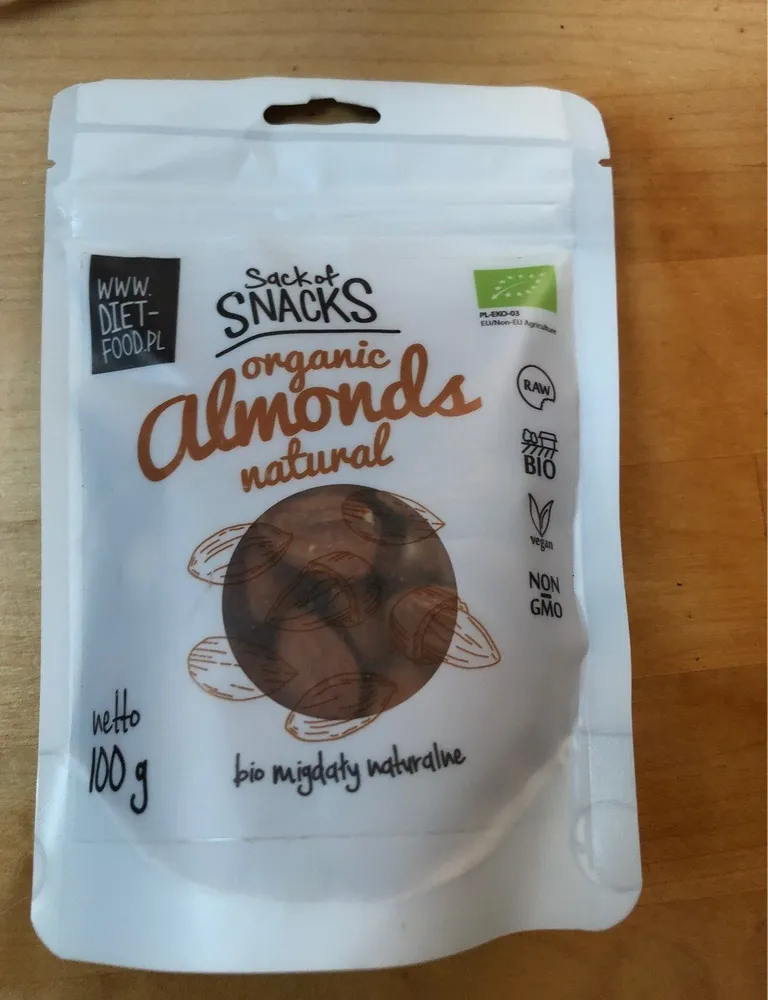 Organic almonds natural