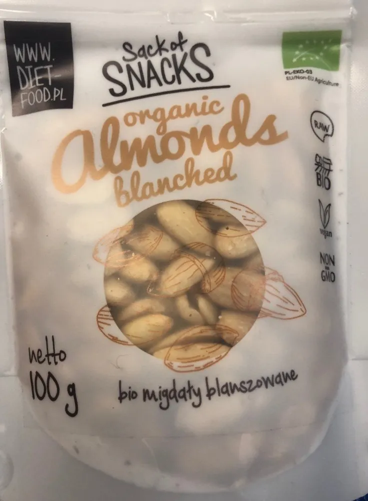 Organic almonds blanched