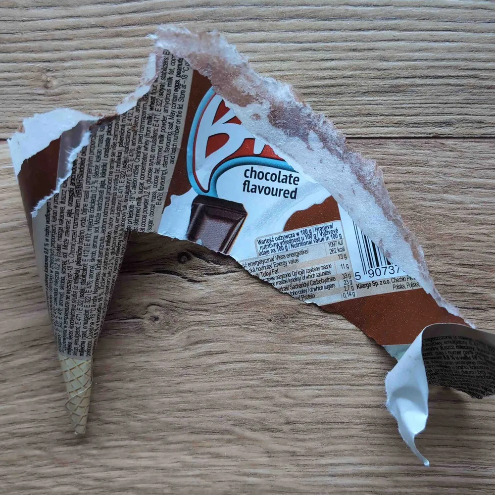 Lody o smaku czekoladowym z polewą kakaową